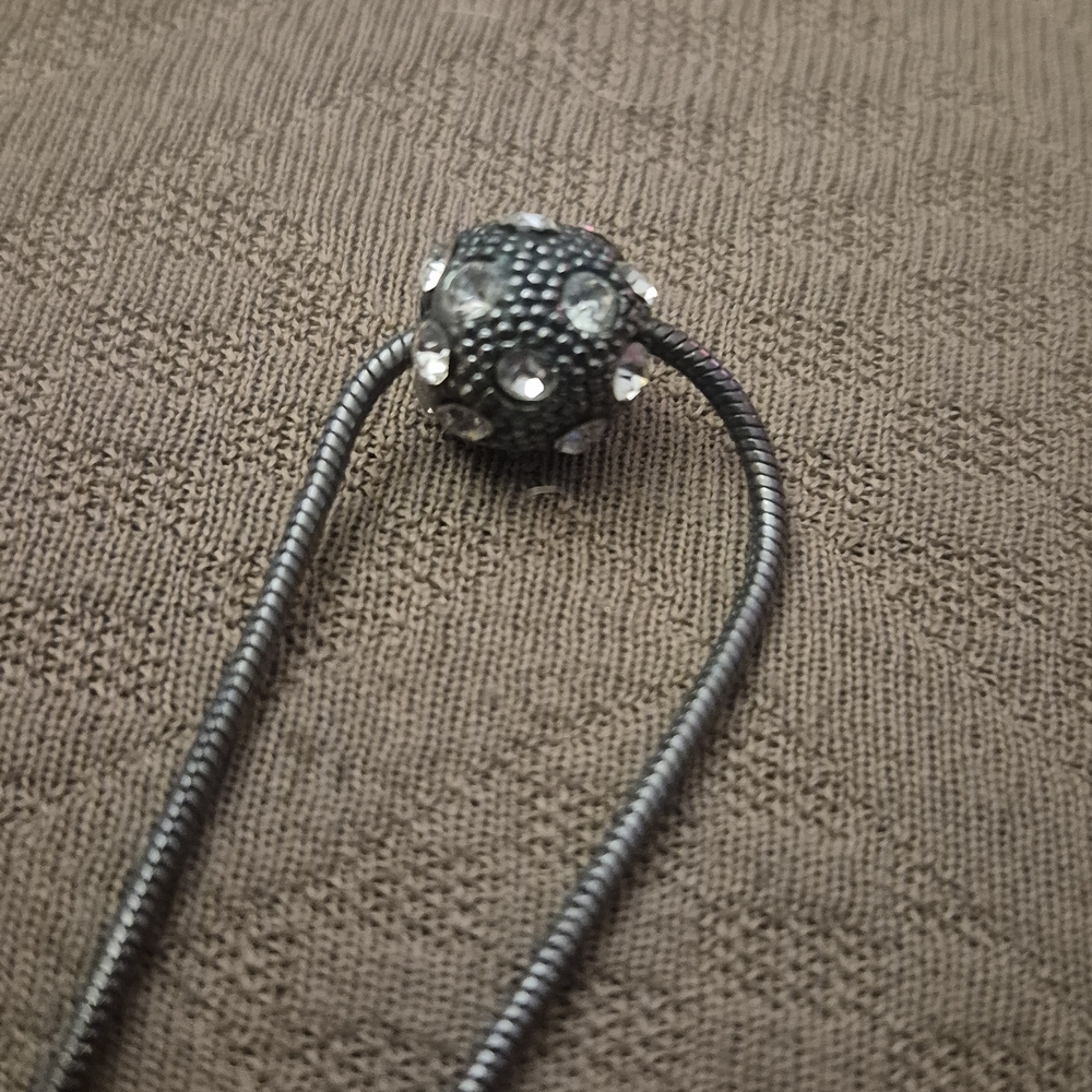 Elegant Silver Necklace with Crystal Accents - Picture 4 of 5